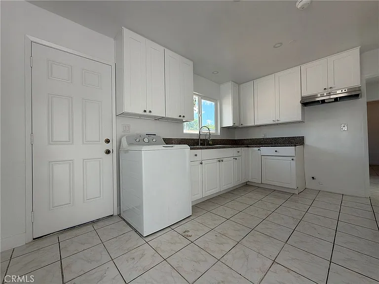11937 Elliott Ave — Photo 7