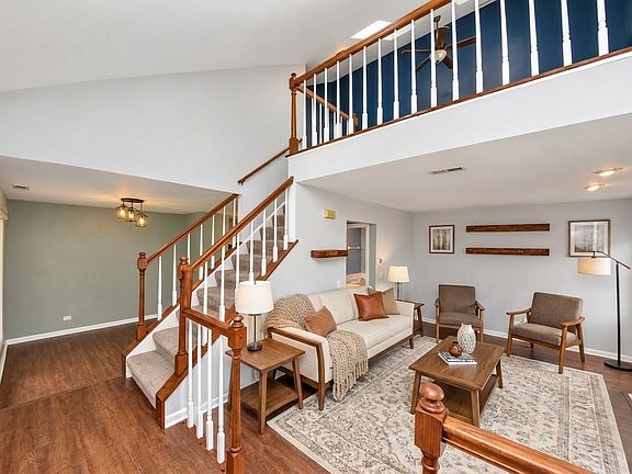 3rd image of 2S756 Timber Dr