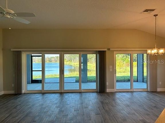 5th image of 2855 Carlton Ln