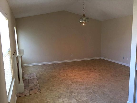 2nd image of 2422 High Hollow Dr