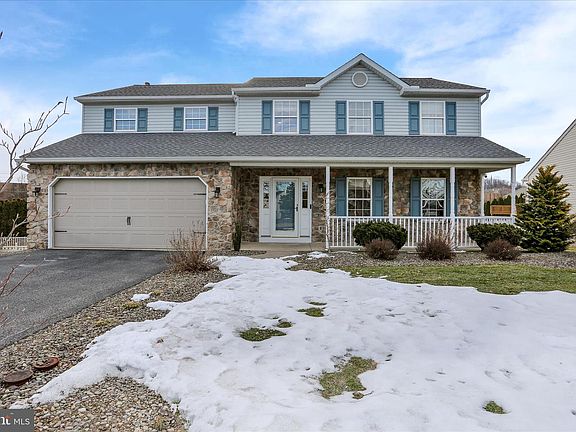 3rd image of 2403 John Henry Dr
