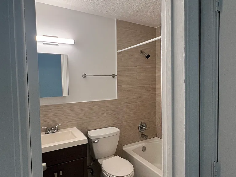 709 SW 4th St — Photo 3