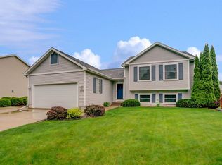208 Vintage Ln, Cottage Grove, WI 53527