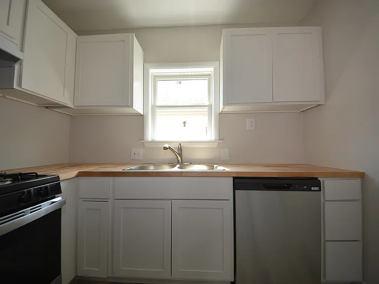 5804 Hawthorne Ave — Photo 9
