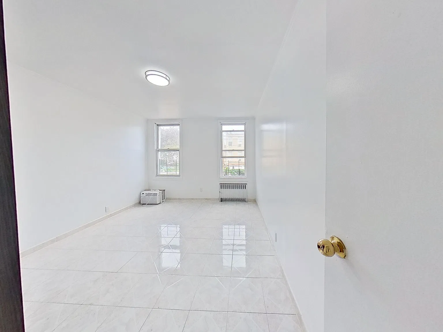 3 bed, 1200 sqft, $3,100 — Photo 2