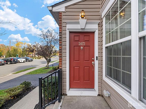 3rd image of 2472 Canterbury Ln