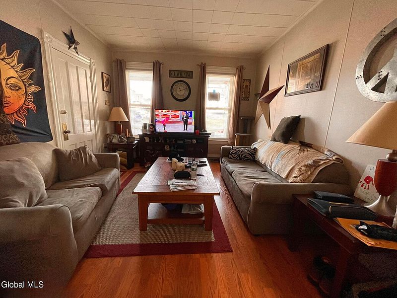 2nd image of 39 William Street