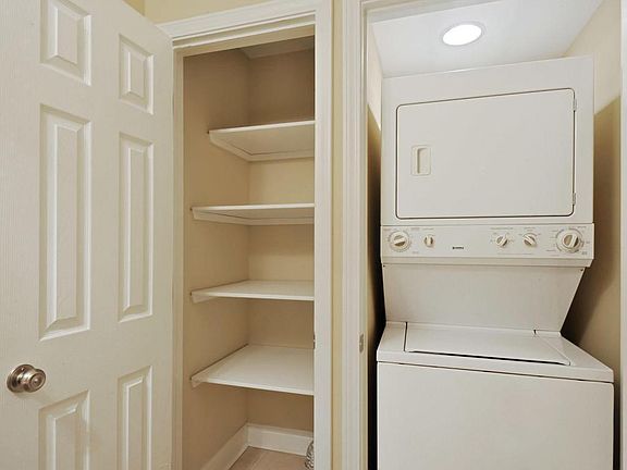 linen storage & washer and dryer