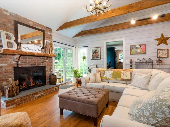 55 Clover Avenue, Farmingville, NY 11738