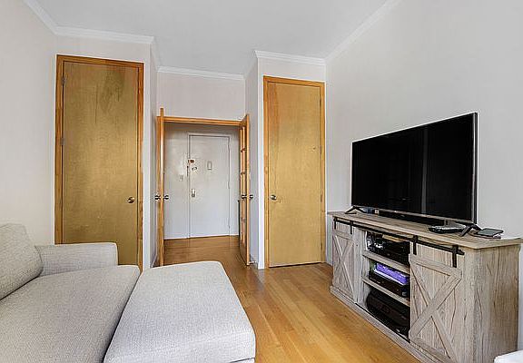 5th image of 57 W 86th St APT 4A