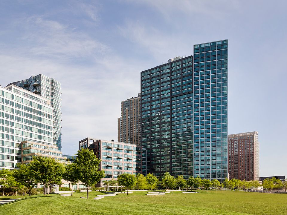 1st image of 4720 Center Blvd APT 1704