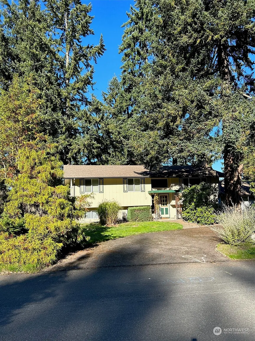 10711 112 Street SW photo 1