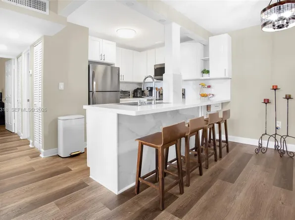 9682 Fontainebleau Blvd APT 503, Miami, FL 33172