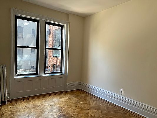 2nd image of 125 Washington Pl APT 2D