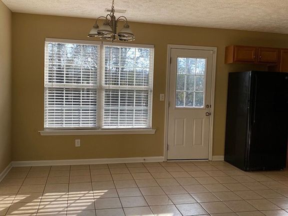 3rd image of 2730 Cliffside Dr