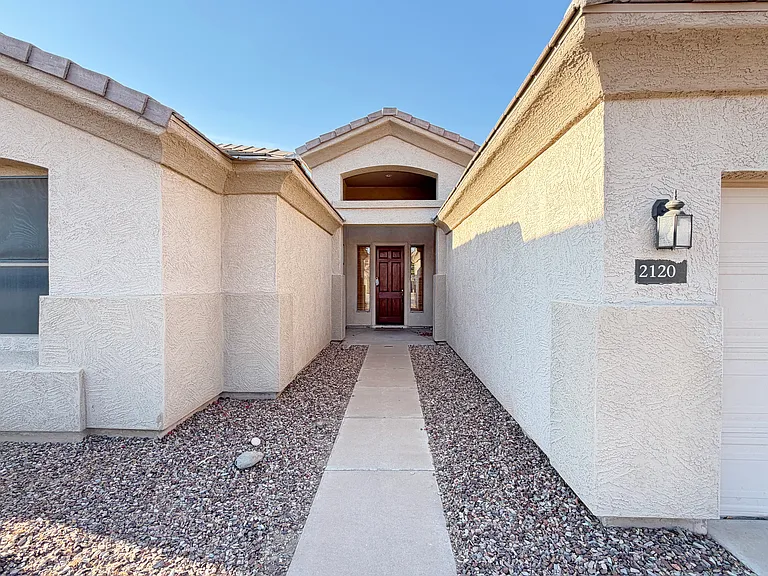 2120 E Flintlock Way — Photo 4