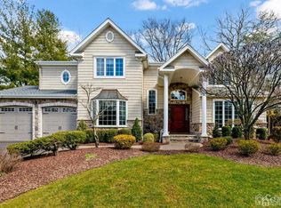 4 Rebel Run Dr, East Brunswick, NJ 08816