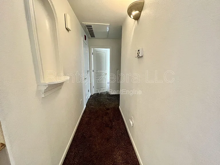 1360 Shady Ln — Photo 9