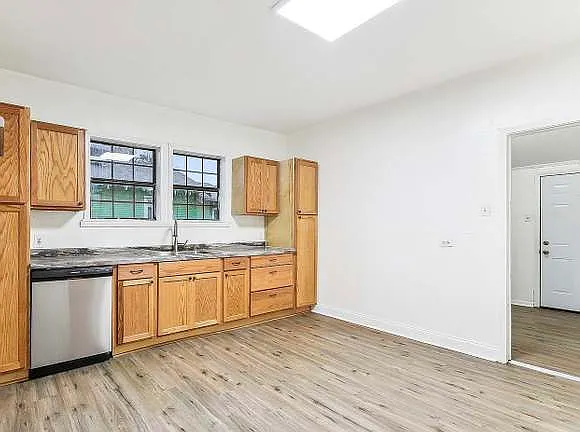 322 Flicker St — Photo 3