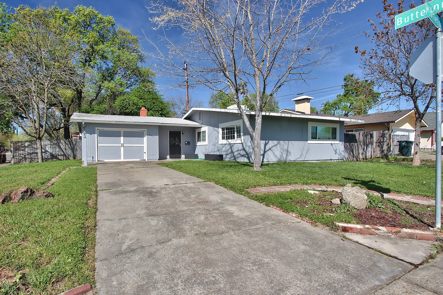 8301 Mistletoe Way photo 1