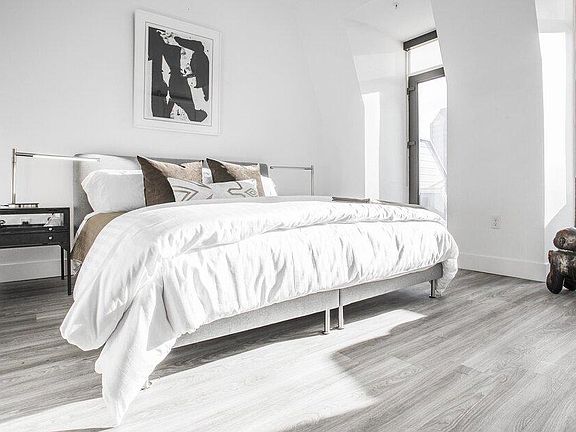 3rd image of 1122 Gayley Ave APT 304