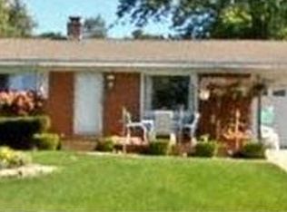 3742 Lotus Dr, Waterford, MI 48329