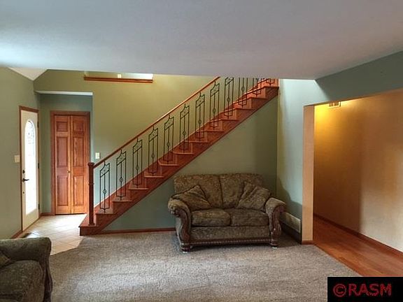 4th image of 423 College Ave