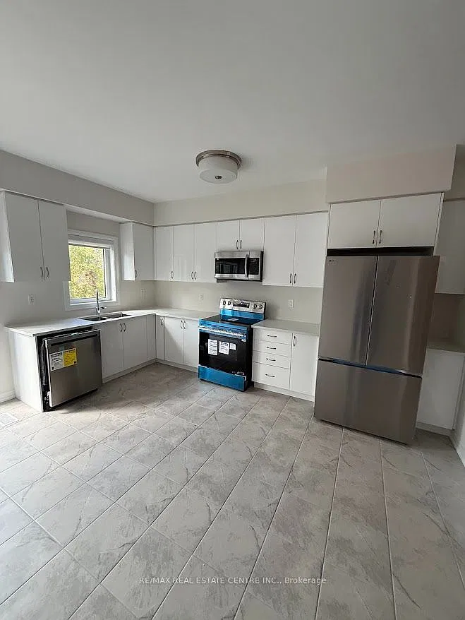 3 bed, $2,100 — Photo 4