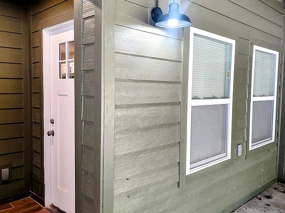 Front door Apartment 1