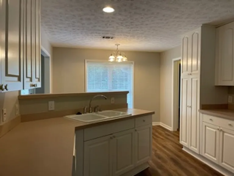 2705 Cunningham Ct — Photo 10