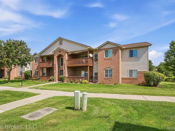 9685 Wildflower Ct, Belleville, MI 48111