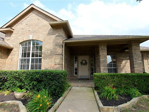 4th image of 2600 Stanford Dr