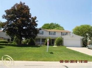 2490 Wortham Dr, Rochester Hills, MI 48307