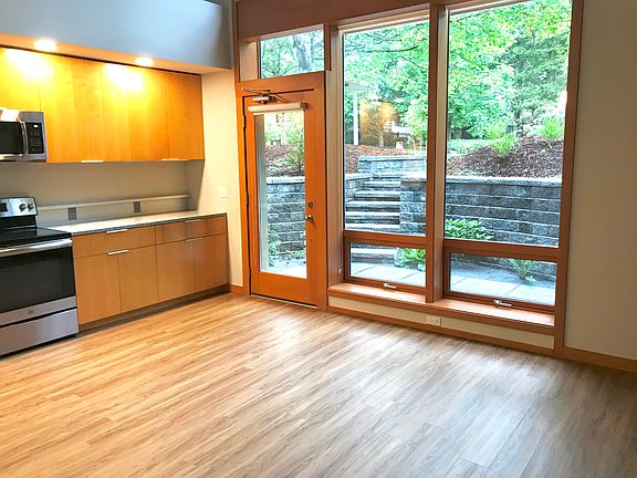 4th image of 1452 Bellevue Way NE #1452