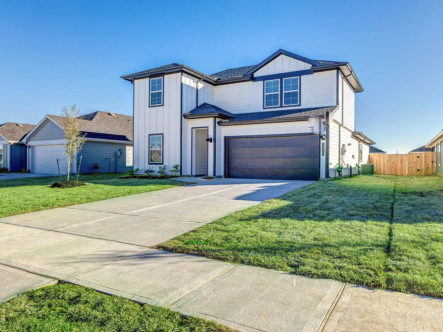 4 bed, 3.0 bath, 2276 sqft, $2,350 — Photo 2