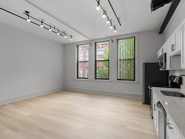 105 William St #205 — Photo 7