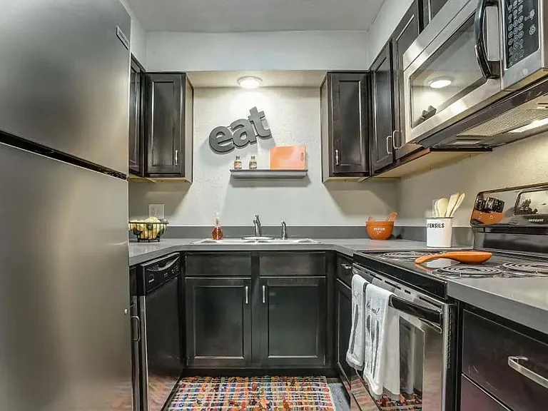Charleston Apartments — Photo 37