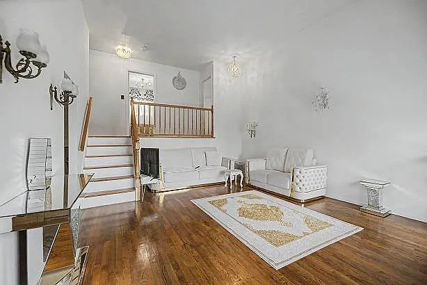 3 bed, 1.0 bath, 2000 sqft, $5,000 — Photo 4