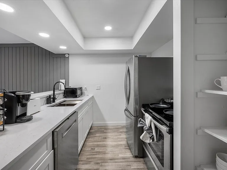 6413 Chimney Creek Cir — Photo 1