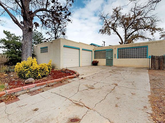 2nd image of 900 Alvarado Dr NE
