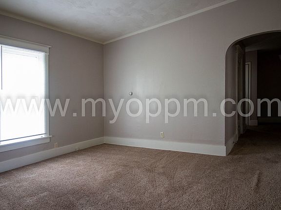 3rd image of 1020 N 32nd St #1020/01