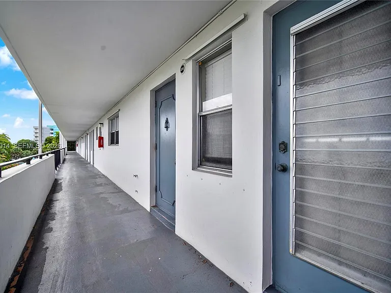 950 Hillcrest Dr #414 — Photo 5