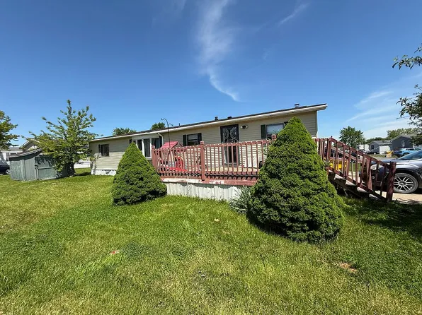 29587 Danbury Ct, Chesterfield, MI 48051