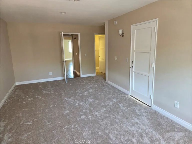 15219 Wyandotte St — Photo 10