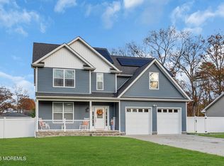 331 Arlington Avenue N, Bayville, NJ 08721