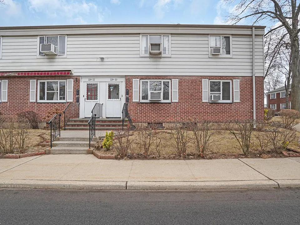 229-20 Hillside Ave #1, Bellaire, NY 11427