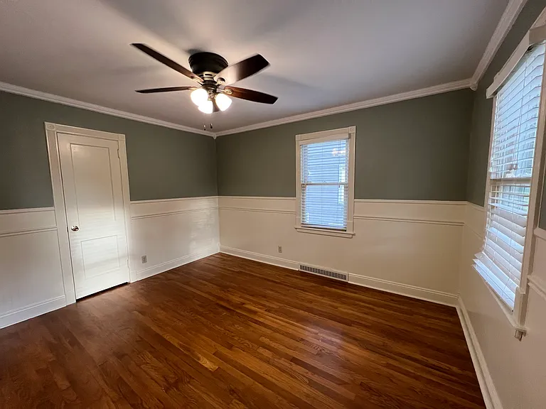 221 Henderson St — Photo 11
