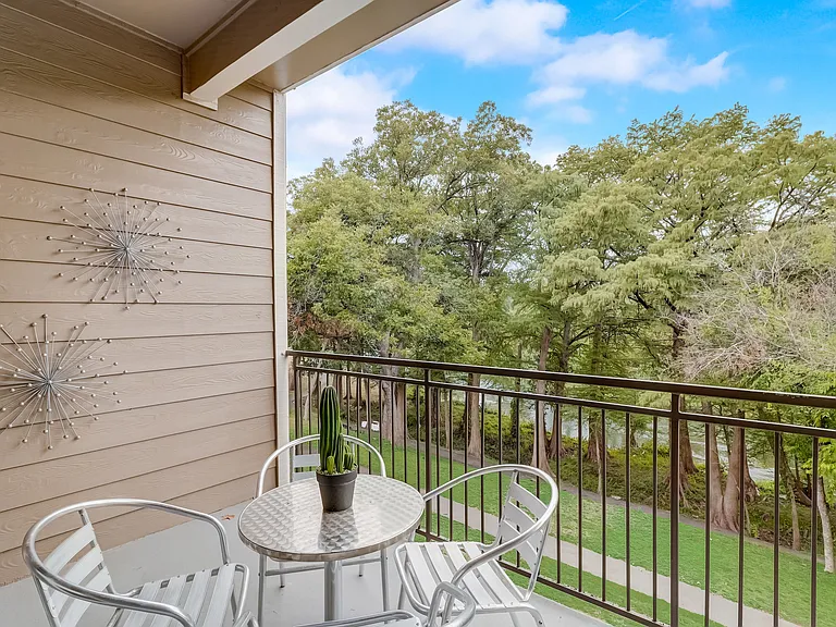 Riverbend Apartments — Photo 18