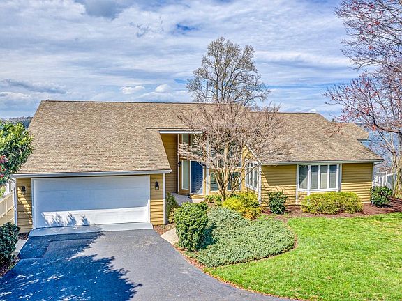 2nd image of 2895 Waters Edge Dr
