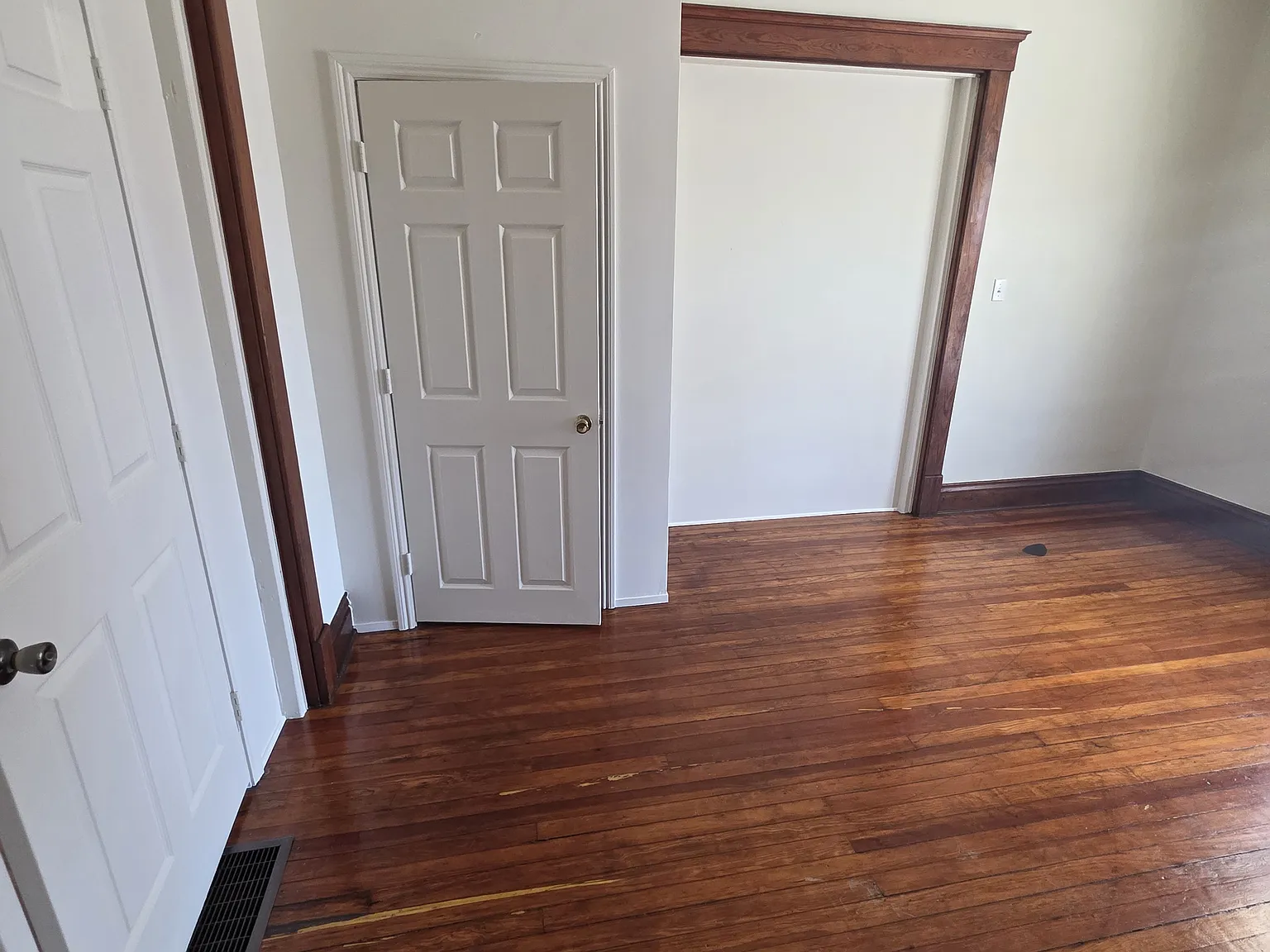 2 bed, 1100 sqft, $1,350 — Photo 4